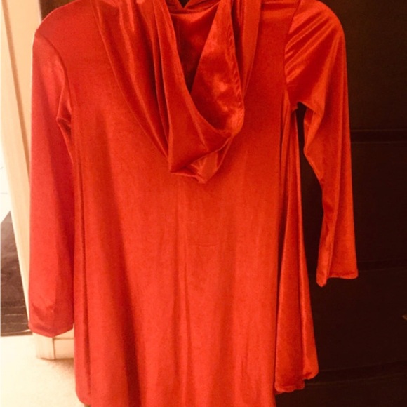 Girl August red velvet hooded dress NWOT - Picture 3 of 3